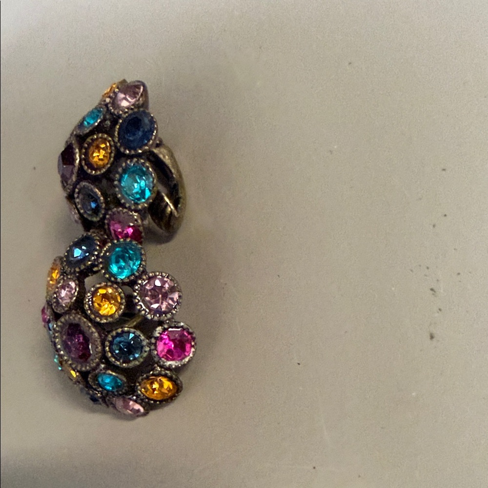 Vintage Avon Domed Clip On Earrings With Multicolored Stones Jewelry - Picture 13 of 13